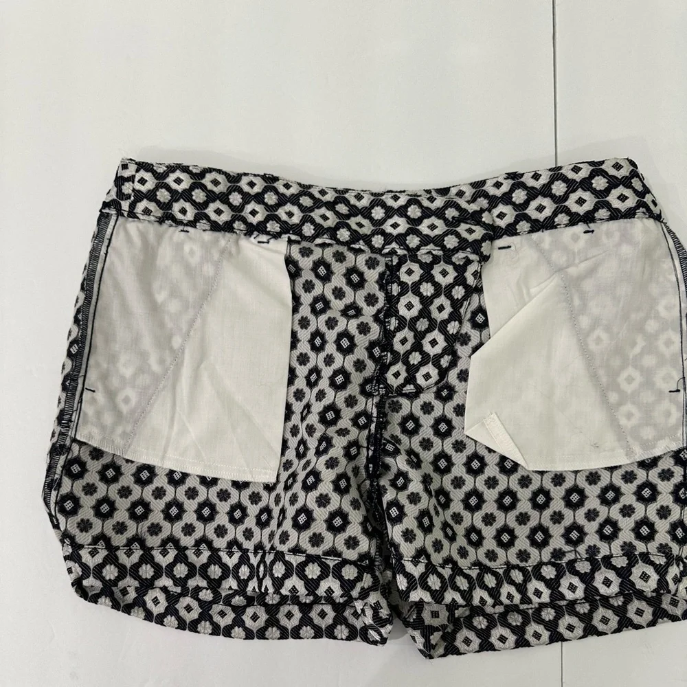 Ann Taylor LOFT Women’s Size 4  Black Silver Shorts Geometric Floral Print - Picture 5 of 8